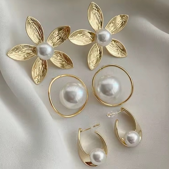 Romantic Gold Daisy Pearl Earrings Set – Timeless Floral Jewelry Collection - Picture 2 of 7